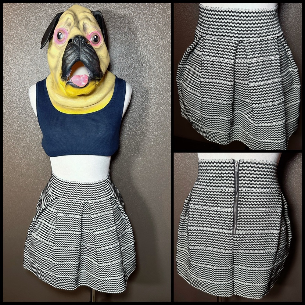 PETIT GATEAU, black and white, Rick Rack, pleated mini skirt!!